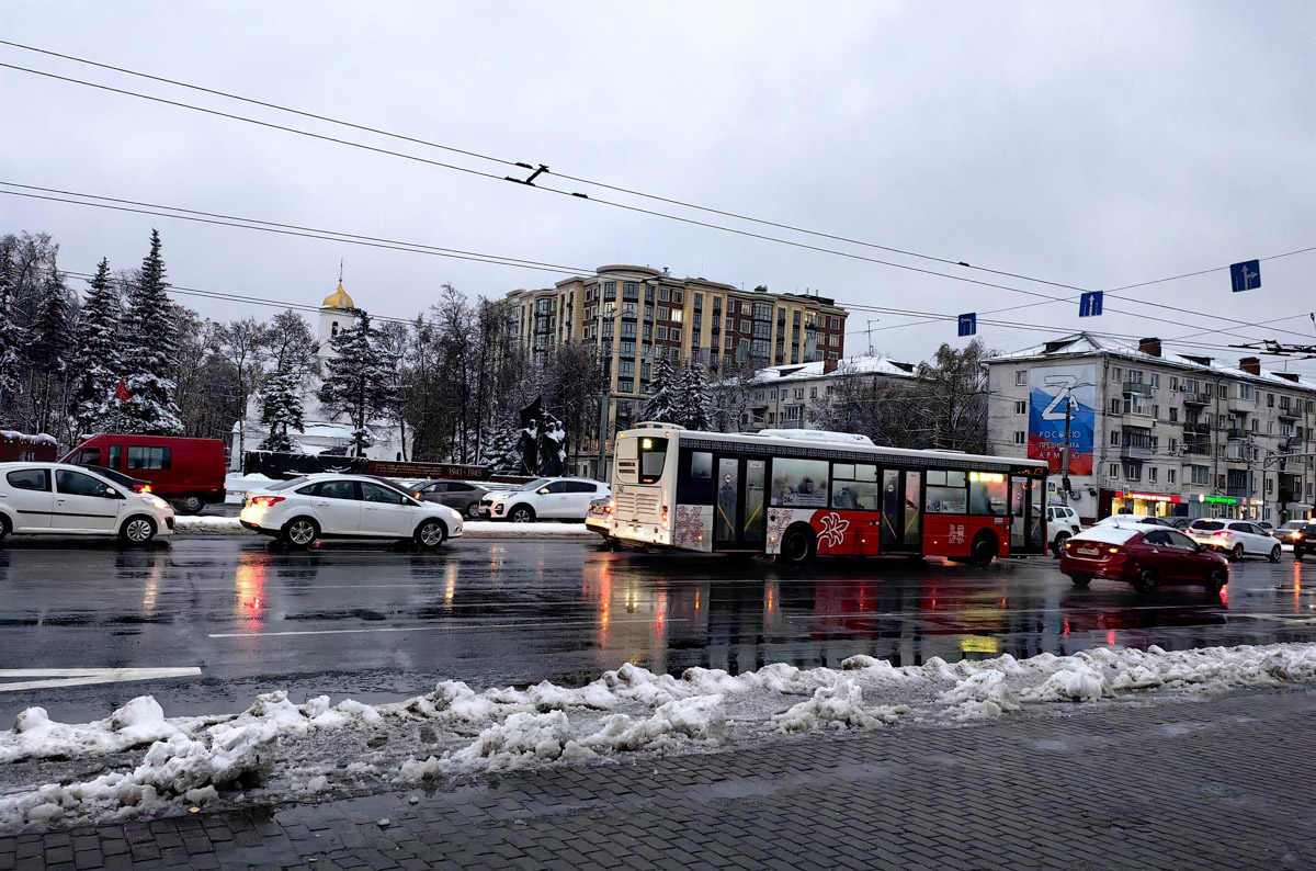 Во Владимире планируют построить дорогу-дублер, которая соединит улицы Гастелло и Куйбышева. Мэрия уже заказала ее проект. Такой вариант позволит частично разгрузить район Горького и лучше связать город с Пекинкой. Также во Владимире займутся ремонтом и подключением подъемников на надземных пешеходных переходах. Но давайте обо всем по порядку.