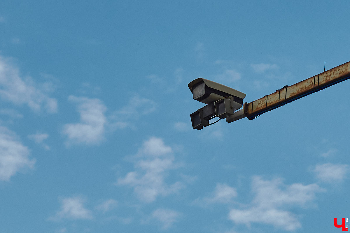 Во Владимире планируют построить дорогу-дублер, которая соединит улицы Гастелло и Куйбышева. Мэрия уже заказала ее проект. Такой вариант позволит частично разгрузить район Горького и лучше связать город с Пекинкой. Также во Владимире займутся ремонтом и подключением подъемников на надземных пешеходных переходах. Но давайте обо всем по порядку.