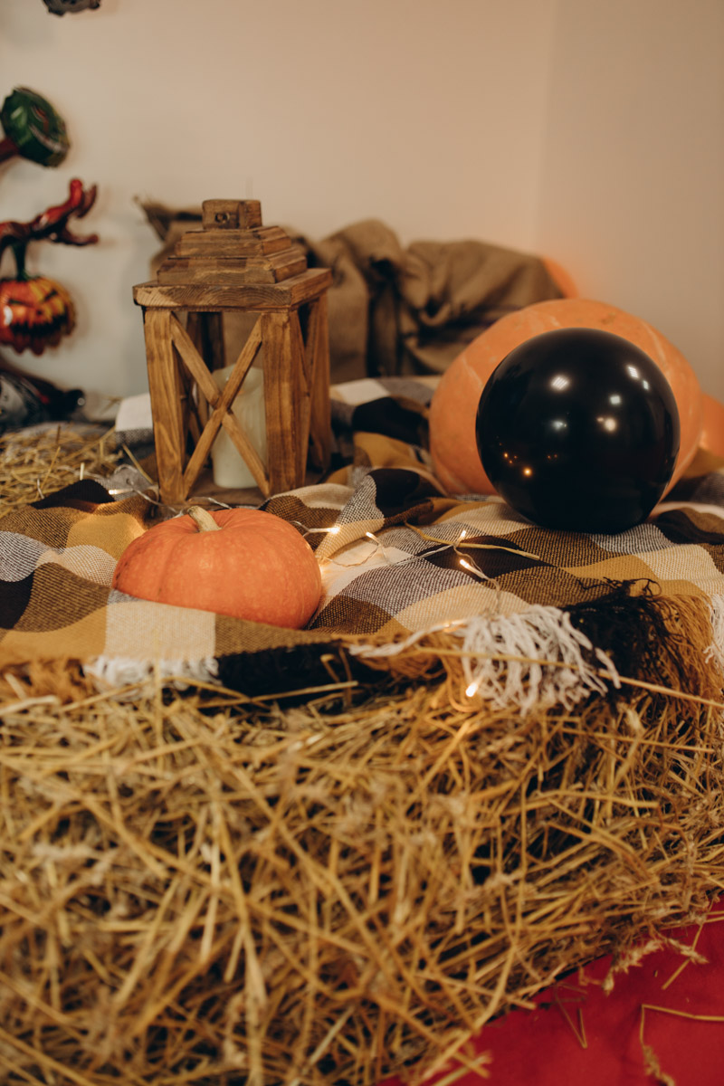 28 октября в Юрьевец со всего города слетелась нечистая сила. Притянула сказочных персонажей эксклюзивная вечеринка-дегустация в честь Хэллоуина. Все было пропитано духом праздника, начиная от лакомств в виде сырого мяса и заканчивая мрачной шоу-программой. «Ключ-Медиа» стал гостем этого ужасно вкусного и жутко интересного мероприятия.