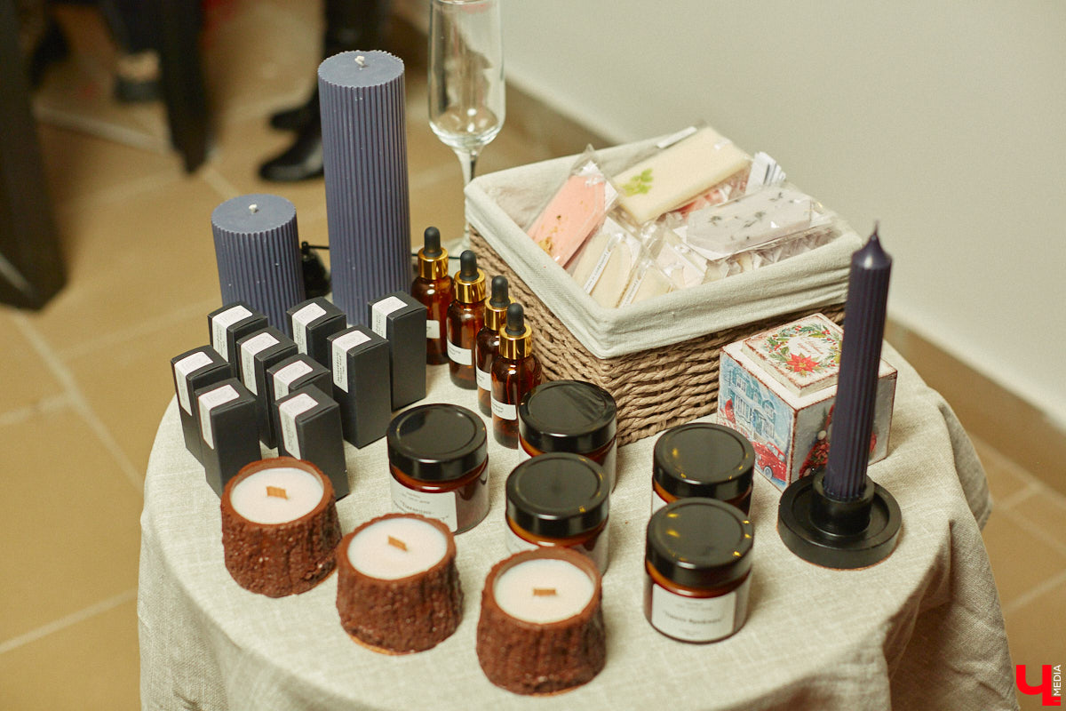 28 октября в Юрьевец со всего города слетелась нечистая сила. Притянула сказочных персонажей эксклюзивная вечеринка-дегустация в честь Хэллоуина. Все было пропитано духом праздника, начиная от лакомств в виде сырого мяса и заканчивая мрачной шоу-программой. «Ключ-Медиа» стал гостем этого ужасно вкусного и жутко интересного мероприятия.