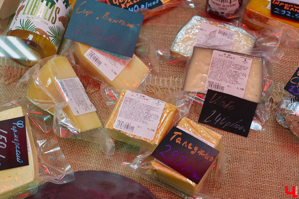 28 октября в Юрьевец со всего города слетелась нечистая сила. Притянула сказочных персонажей эксклюзивная вечеринка-дегустация в честь Хэллоуина. Все было пропитано духом праздника, начиная от лакомств в виде сырого мяса и заканчивая мрачной шоу-программой. «Ключ-Медиа» стал гостем этого ужасно вкусного и жутко интересного мероприятия.