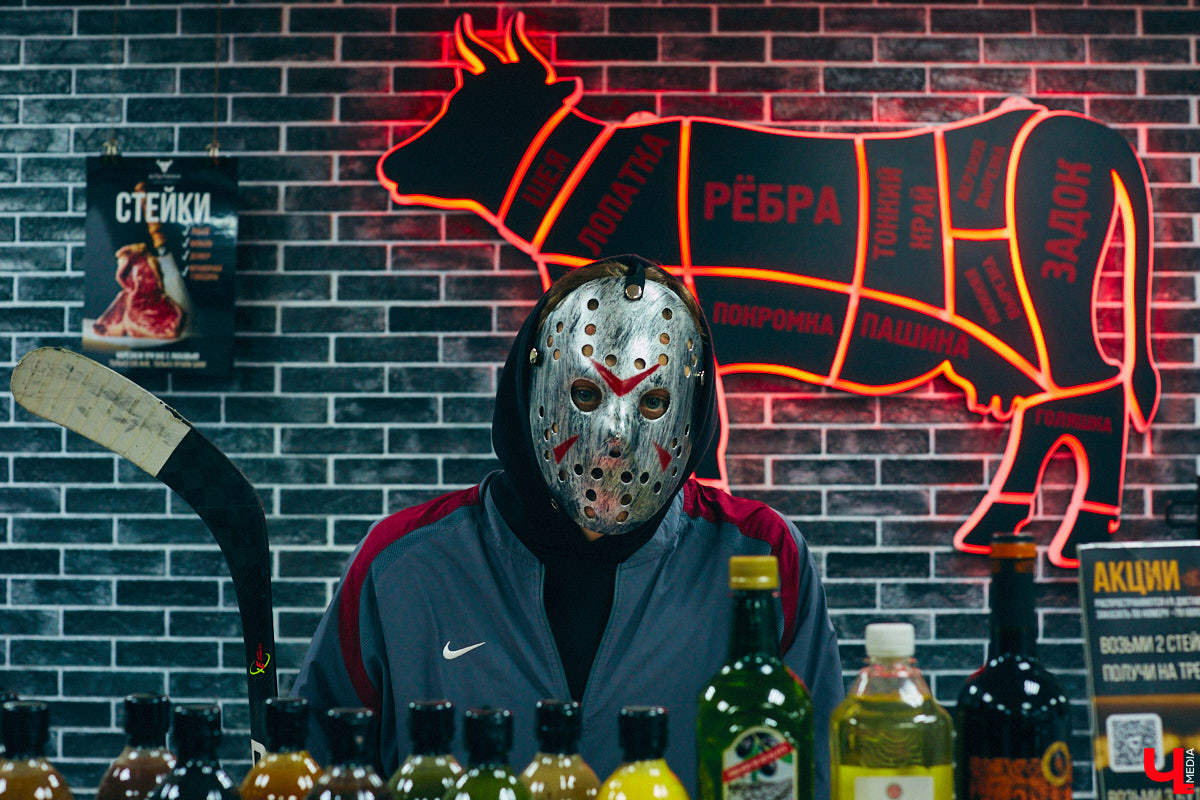 28 октября в Юрьевец со всего города слетелась нечистая сила. Притянула сказочных персонажей эксклюзивная вечеринка-дегустация в честь Хэллоуина. Все было пропитано духом праздника, начиная от лакомств в виде сырого мяса и заканчивая мрачной шоу-программой. «Ключ-Медиа» стал гостем этого ужасно вкусного и жутко интересного мероприятия.