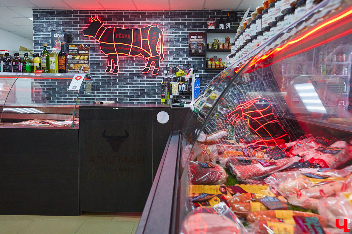 28 октября в Юрьевец со всего города слетелась нечистая сила. Притянула сказочных персонажей эксклюзивная вечеринка-дегустация в честь Хэллоуина. Все было пропитано духом праздника, начиная от лакомств в виде сырого мяса и заканчивая мрачной шоу-программой. «Ключ-Медиа» стал гостем этого ужасно вкусного и жутко интересного мероприятия.