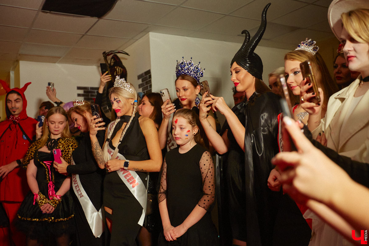 28 октября в Юрьевец со всего города слетелась нечистая сила. Притянула сказочных персонажей эксклюзивная вечеринка-дегустация в честь Хэллоуина. Все было пропитано духом праздника, начиная от лакомств в виде сырого мяса и заканчивая мрачной шоу-программой. «Ключ-Медиа» стал гостем этого ужасно вкусного и жутко интересного мероприятия.