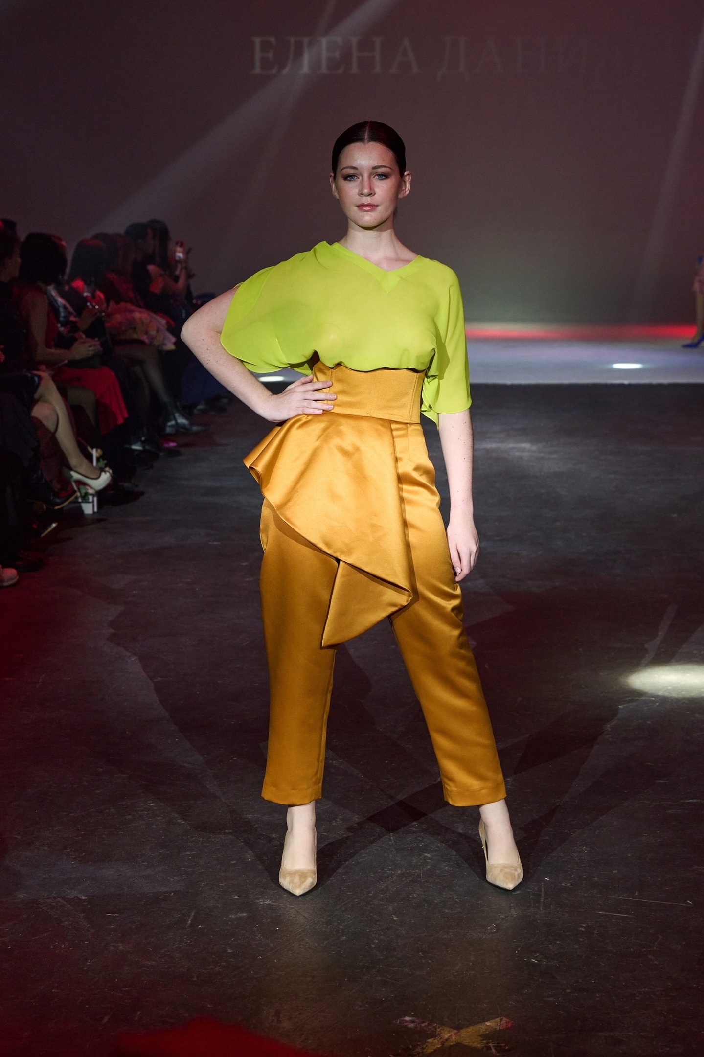 Талантливый человек талантлив во всем. Наталья Рязанова — дизайнер детской одежды — уже второй раз попробовала себя в подборе моделей и режиссуре показов на престижном столичном событии в мире моды. Подробности читайте в нашей статье.