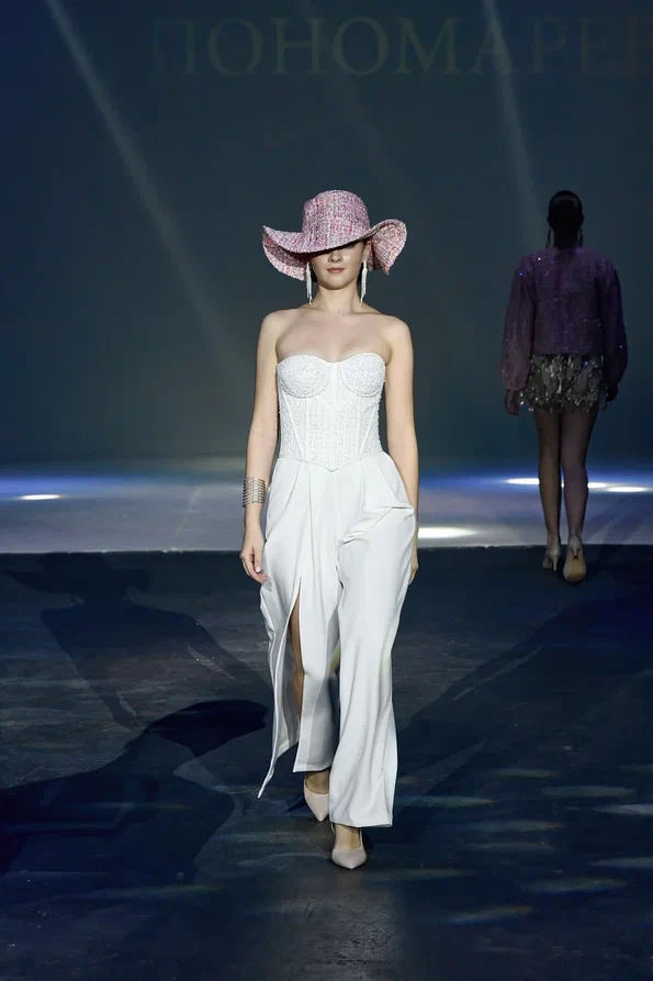 Талантливый человек талантлив во всем. Наталья Рязанова — дизайнер детской одежды — уже второй раз попробовала себя в подборе моделей и режиссуре показов на престижном столичном событии в мире моды. Подробности читайте в нашей статье.