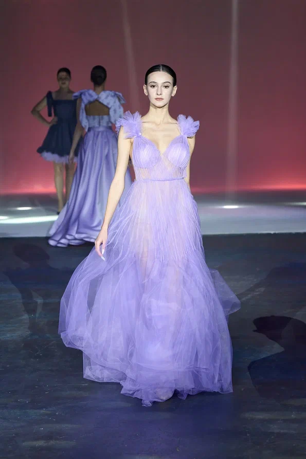 Талантливый человек талантлив во всем. Наталья Рязанова — дизайнер детской одежды — уже второй раз попробовала себя в подборе моделей и режиссуре показов на престижном столичном событии в мире моды. Подробности читайте в нашей статье.