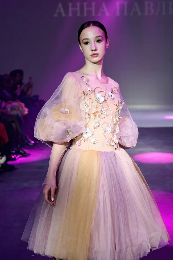 Талантливый человек талантлив во всем. Наталья Рязанова — дизайнер детской одежды — уже второй раз попробовала себя в подборе моделей и режиссуре показов на престижном столичном событии в мире моды. Подробности читайте в нашей статье.