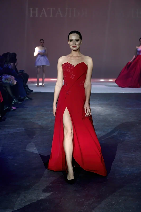 Талантливый человек талантлив во всем. Наталья Рязанова — дизайнер детской одежды — уже второй раз попробовала себя в подборе моделей и режиссуре показов на престижном столичном событии в мире моды. Подробности читайте в нашей статье.