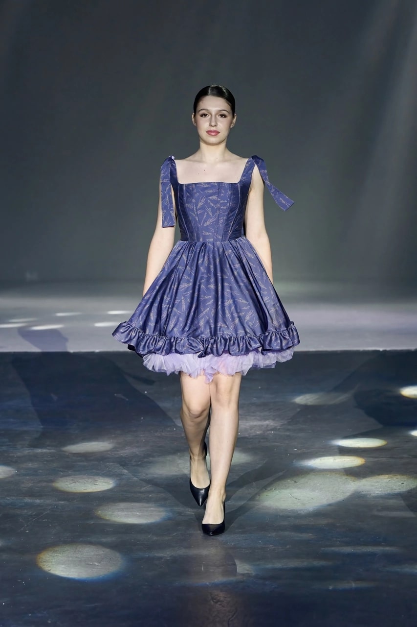 Талантливый человек талантлив во всем. Наталья Рязанова — дизайнер детской одежды — уже второй раз попробовала себя в подборе моделей и режиссуре показов на престижном столичном событии в мире моды. Подробности читайте в нашей статье.