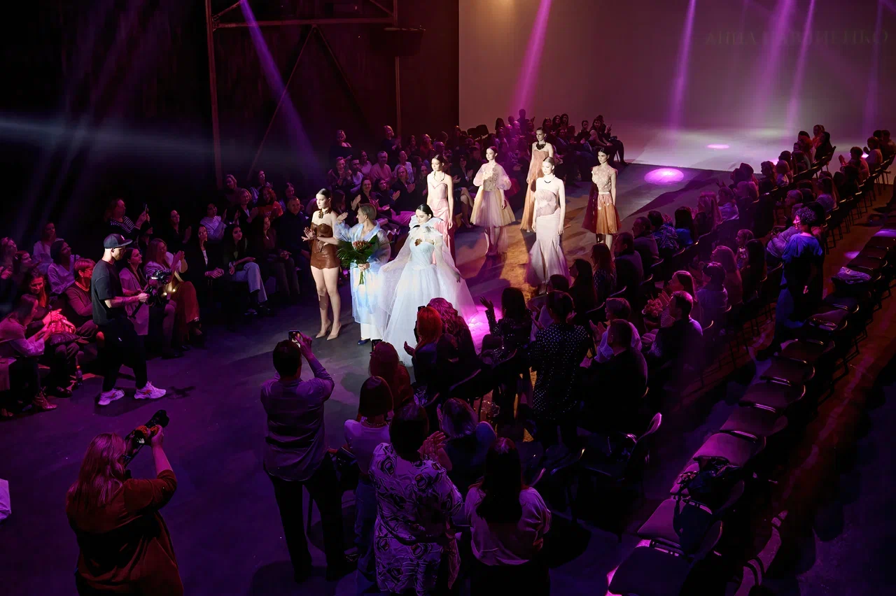 Талантливый человек талантлив во всем. Наталья Рязанова — дизайнер детской одежды — уже второй раз попробовала себя в подборе моделей и режиссуре показов на престижном столичном событии в мире моды. Подробности читайте в нашей статье.