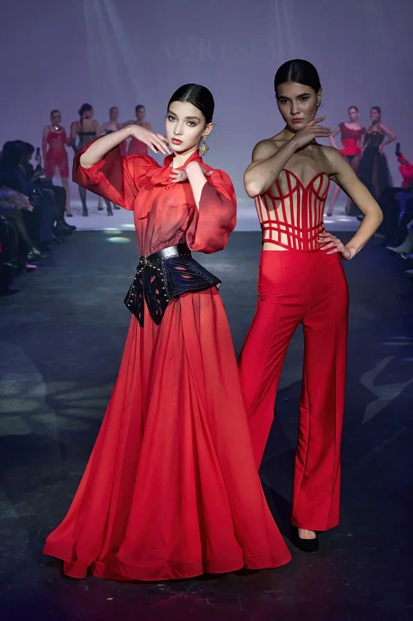 Талантливый человек талантлив во всем. Наталья Рязанова — дизайнер детской одежды — уже второй раз попробовала себя в подборе моделей и режиссуре показов на престижном столичном событии в мире моды. Подробности читайте в нашей статье.