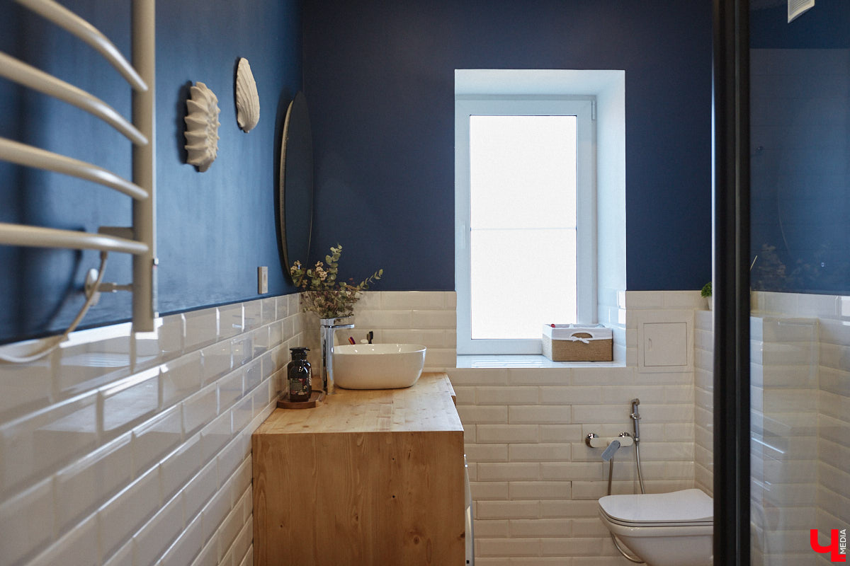 Полина Семина&nbsp;— мастер на&nbsp;все руки. Новый дом, в&nbsp;который они с&nbsp;мужем переехали год назад, она оформила сама. Целиком проработала и&nbsp;реализовала дизайн-концепцию, украсила комнаты своим авторским декором, хендмейд-изделиями и&nbsp;текстилем. Все это оказалось под силу хрупкой девушке, которая с&nbsp;удовольствием провела нам экскурсию по&nbsp;своему этножилищу.