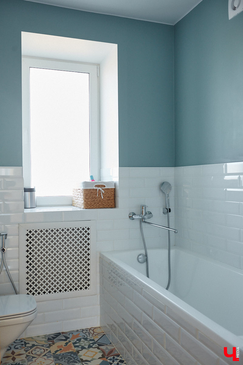 Полина Семина&nbsp;— мастер на&nbsp;все руки. Новый дом, в&nbsp;который они с&nbsp;мужем переехали год назад, она оформила сама. Целиком проработала и&nbsp;реализовала дизайн-концепцию, украсила комнаты своим авторским декором, хендмейд-изделиями и&nbsp;текстилем. Все это оказалось под силу хрупкой девушке, которая с&nbsp;удовольствием провела нам экскурсию по&nbsp;своему этножилищу.