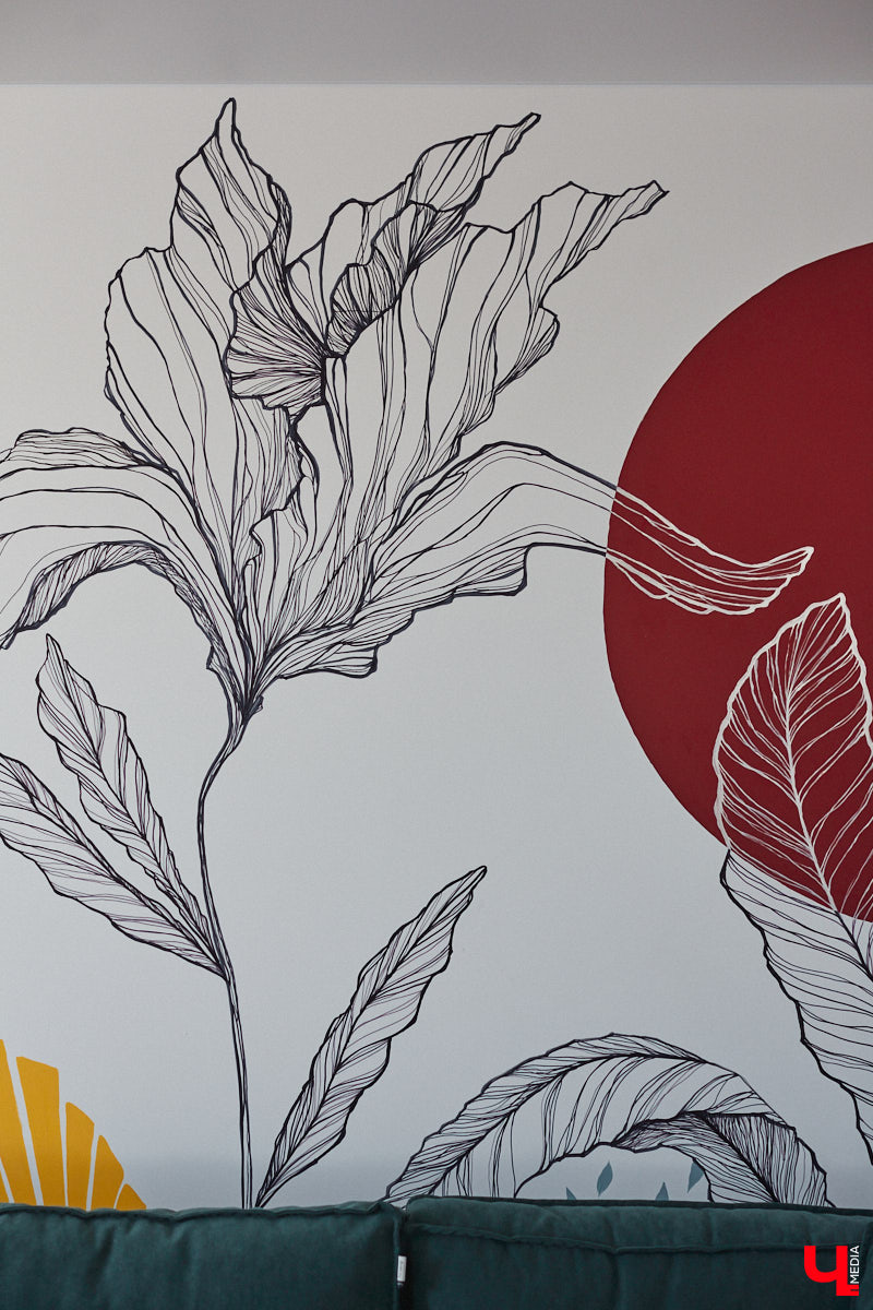 Полина Семина&nbsp;— мастер на&nbsp;все руки. Новый дом, в&nbsp;который они с&nbsp;мужем переехали год назад, она оформила сама. Целиком проработала и&nbsp;реализовала дизайн-концепцию, украсила комнаты своим авторским декором, хендмейд-изделиями и&nbsp;текстилем. Все это оказалось под силу хрупкой девушке, которая с&nbsp;удовольствием провела нам экскурсию по&nbsp;своему этножилищу.