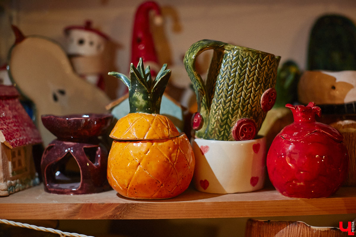 Вы давно погружались в какой-либо процесс с головой, забыв о обо всем на свете? Журналист «Ключ-Медиа» захотела окунуться в азы гончарного мастерства, чтобы оценить творческий процесс как средство для отдыха души и ума. Что из этого получилось — узнайте из нашего фоторепортажа.