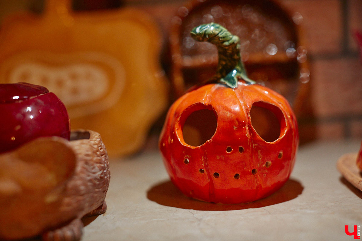 Вы давно погружались в какой-либо процесс с головой, забыв о обо всем на свете? Журналист «Ключ-Медиа» захотела окунуться в азы гончарного мастерства, чтобы оценить творческий процесс как средство для отдыха души и ума. Что из этого получилось — узнайте из нашего фоторепортажа.