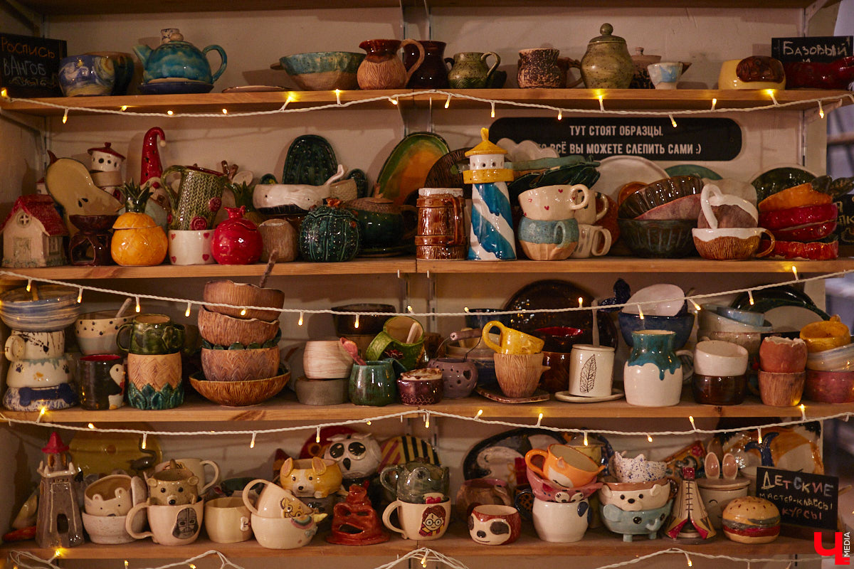 Вы давно погружались в какой-либо процесс с головой, забыв о обо всем на свете? Журналист «Ключ-Медиа» захотела окунуться в азы гончарного мастерства, чтобы оценить творческий процесс как средство для отдыха души и ума. Что из этого получилось — узнайте из нашего фоторепортажа.