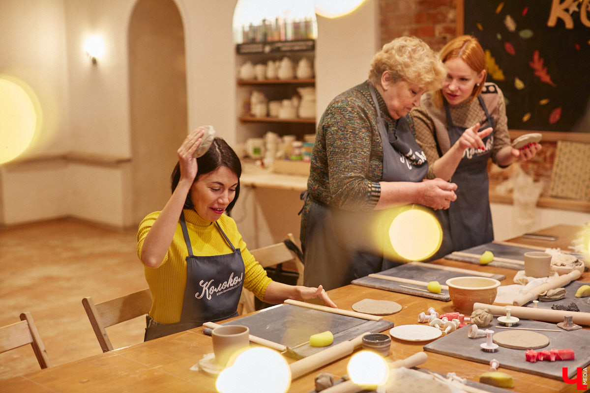 Вы давно погружались в какой-либо процесс с головой, забыв о обо всем на свете? Журналист «Ключ-Медиа» захотела окунуться в азы гончарного мастерства, чтобы оценить творческий процесс как средство для отдыха души и ума. Что из этого получилось — узнайте из нашего фоторепортажа.