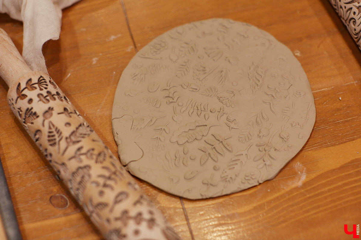 Вы давно погружались в какой-либо процесс с головой, забыв о обо всем на свете? Журналист «Ключ-Медиа» захотела окунуться в азы гончарного мастерства, чтобы оценить творческий процесс как средство для отдыха души и ума. Что из этого получилось — узнайте из нашего фоторепортажа.