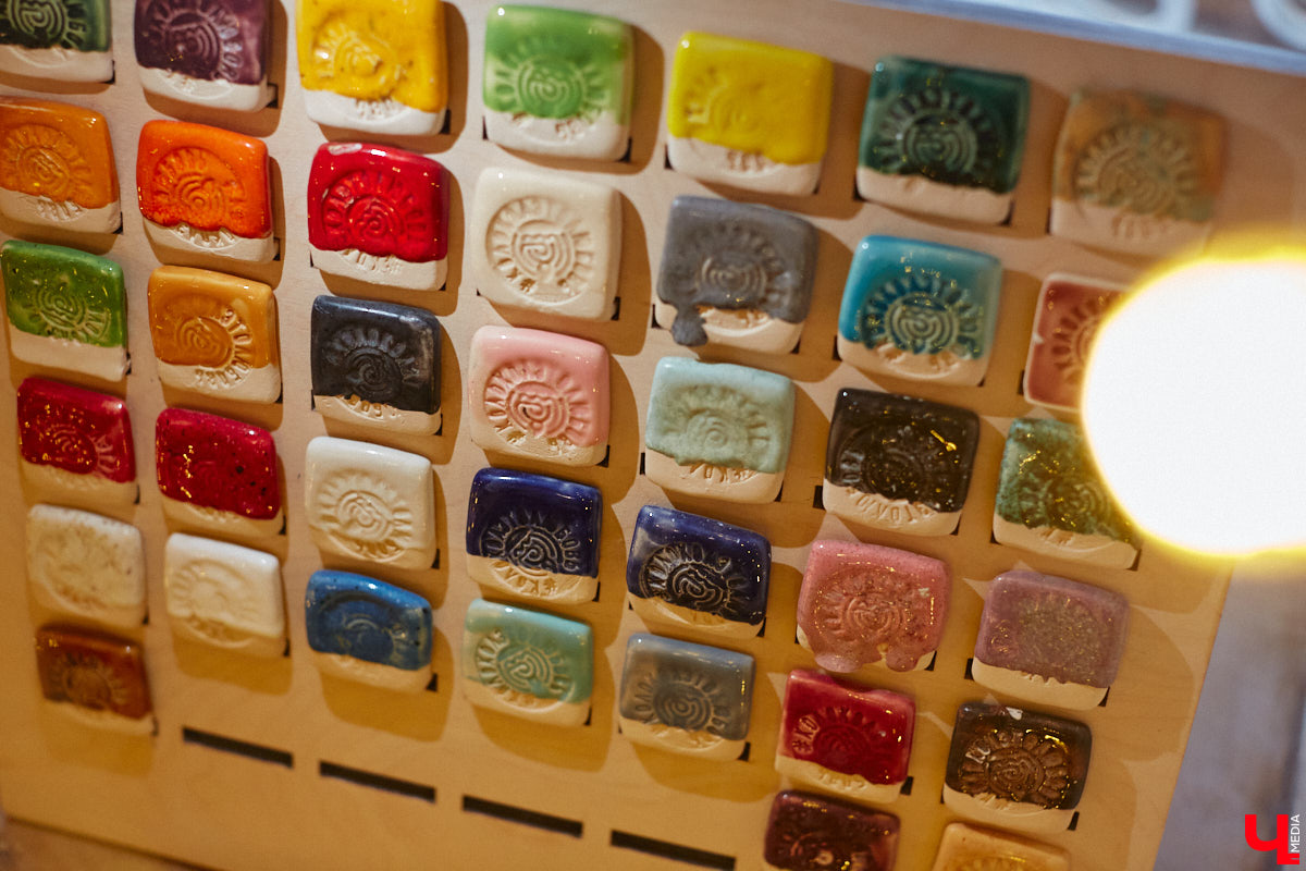 Вы давно погружались в какой-либо процесс с головой, забыв о обо всем на свете? Журналист «Ключ-Медиа» захотела окунуться в азы гончарного мастерства, чтобы оценить творческий процесс как средство для отдыха души и ума. Что из этого получилось — узнайте из нашего фоторепортажа.