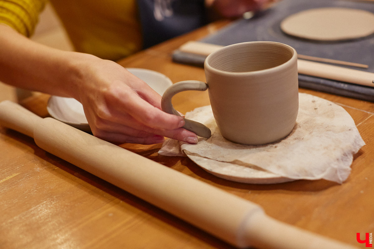 Вы давно погружались в какой-либо процесс с головой, забыв о обо всем на свете? Журналист «Ключ-Медиа» захотела окунуться в азы гончарного мастерства, чтобы оценить творческий процесс как средство для отдыха души и ума. Что из этого получилось — узнайте из нашего фоторепортажа.
