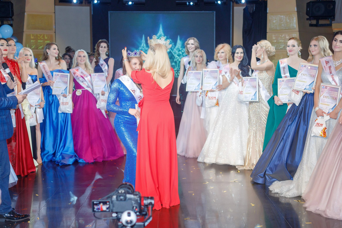 Модельное агентство и школа моделей Victory никогда не стоят на месте, постоянно находясь в развитии. Сейчас уже вовсю идет подготовка к официальному областному конкурсу красоты «Мисс и Миссис Владимирская земля — 2024». И в этот раз он будет еще масштабнее, чем обычно! Мы решили вспомнить историю развития конкурса и главные достижения его участниц.