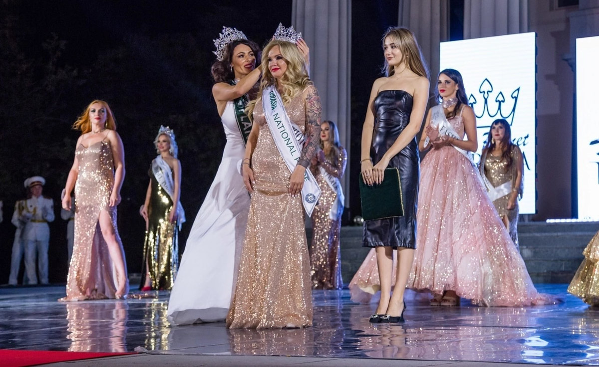 Модельное агентство и школа моделей Victory никогда не стоят на месте, постоянно находясь в развитии. Сейчас уже вовсю идет подготовка к официальному областному конкурсу красоты «Мисс и Миссис Владимирская земля — 2024». И в этот раз он будет еще масштабнее, чем обычно! Мы решили вспомнить историю развития конкурса и главные достижения его участниц.