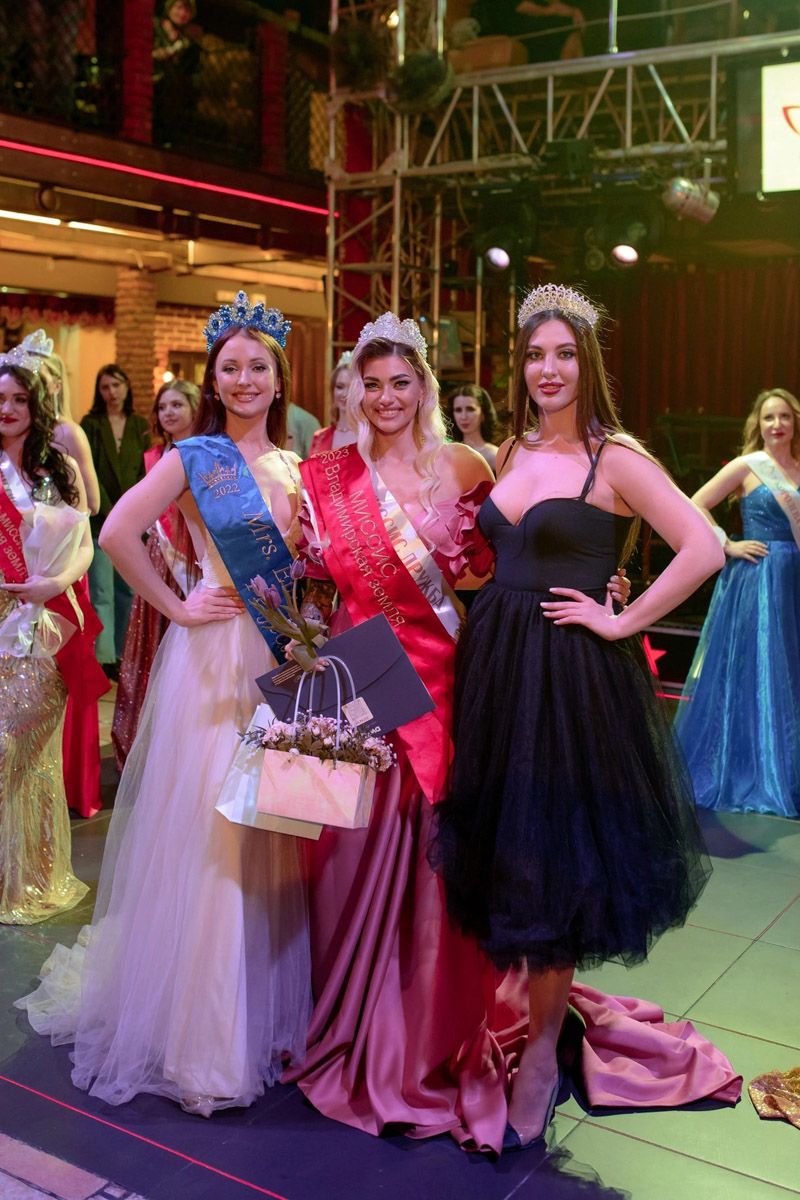 Модельное агентство и школа моделей Victory никогда не стоят на месте, постоянно находясь в развитии. Сейчас уже вовсю идет подготовка к официальному областному конкурсу красоты «Мисс и Миссис Владимирская земля — 2024». И в этот раз он будет еще масштабнее, чем обычно! Мы решили вспомнить историю развития конкурса и главные достижения его участниц.