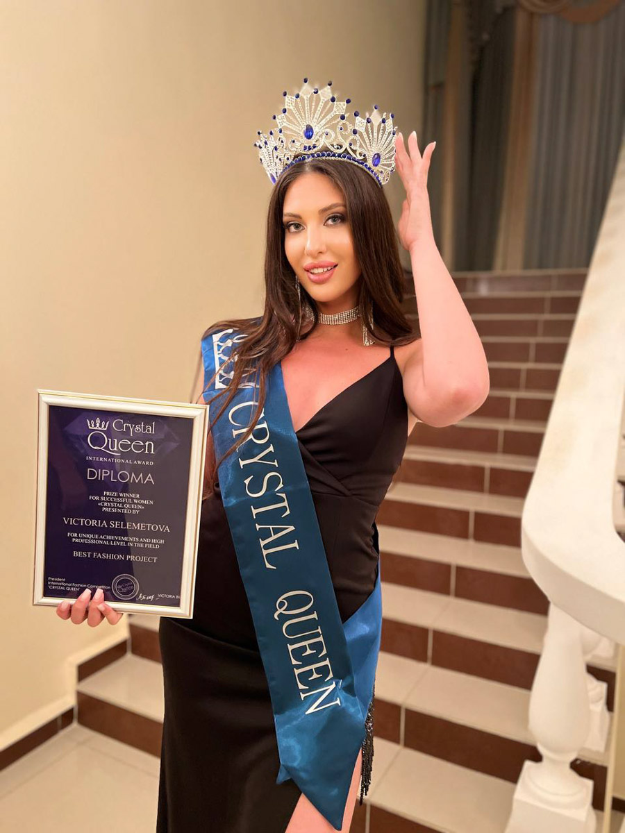 Модельное агентство и школа моделей Victory никогда не стоят на месте, постоянно находясь в развитии. Сейчас уже вовсю идет подготовка к официальному областному конкурсу красоты «Мисс и Миссис Владимирская земля — 2024». И в этот раз он будет еще масштабнее, чем обычно! Мы решили вспомнить историю развития конкурса и главные достижения его участниц.