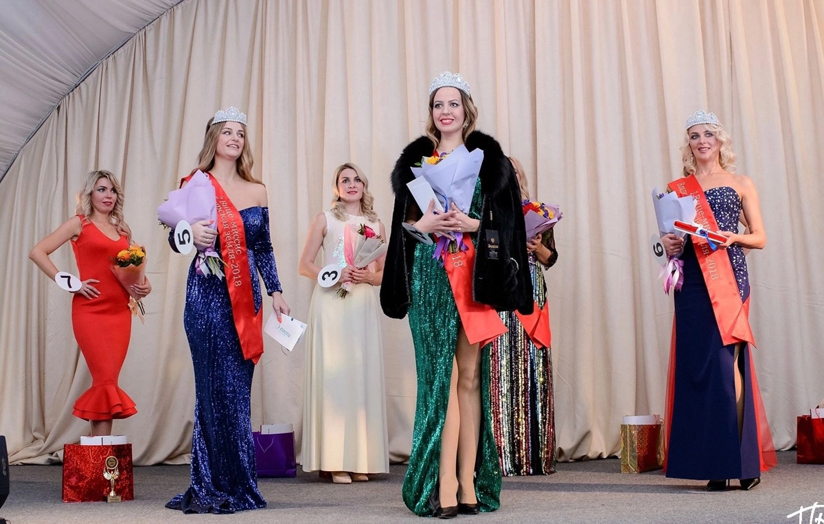 Модельное агентство и школа моделей Victory никогда не стоят на месте, постоянно находясь в развитии. Сейчас уже вовсю идет подготовка к официальному областному конкурсу красоты «Мисс и Миссис Владимирская земля — 2024». И в этот раз он будет еще масштабнее, чем обычно! Мы решили вспомнить историю развития конкурса и главные достижения его участниц.