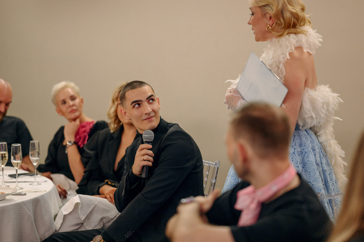 Привет, Барби! «Ключ-Медиа» буйство розового и игристого пропустить ни в коем случае не мог, поэтому, вооружившись розовым аксессуаром, посетил интеллектуальный праздничный киноужин по фильму «Барби» от эксперта по протоколу и этикету Натальи Старжинской и напитался мыслями о вечном на неделю вперед.