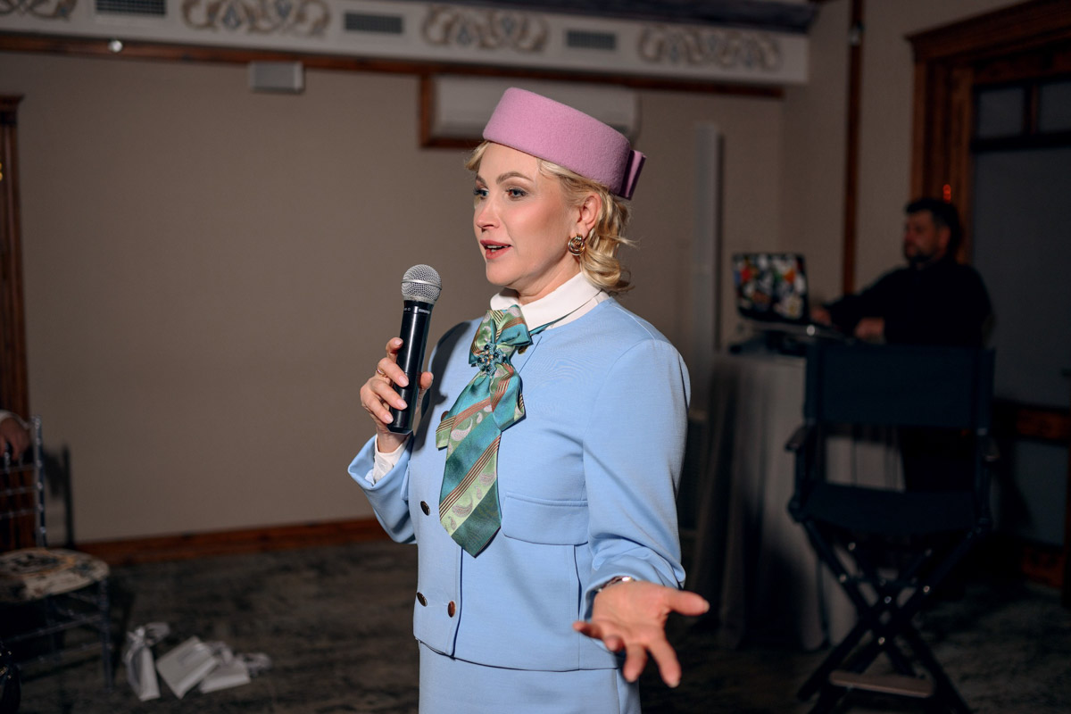 Привет, Барби! «Ключ-Медиа» буйство розового и игристого пропустить ни в коем случае не мог, поэтому, вооружившись розовым аксессуаром, посетил интеллектуальный праздничный киноужин по фильму «Барби» от эксперта по протоколу и этикету Натальи Старжинской и напитался мыслями о вечном на неделю вперед.