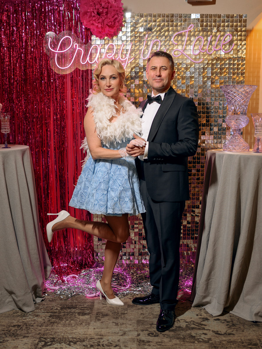 Привет, Барби! «Ключ-Медиа» буйство розового и игристого пропустить ни в коем случае не мог, поэтому, вооружившись розовым аксессуаром, посетил интеллектуальный праздничный киноужин по фильму «Барби» от эксперта по протоколу и этикету Натальи Старжинской и напитался мыслями о вечном на неделю вперед.