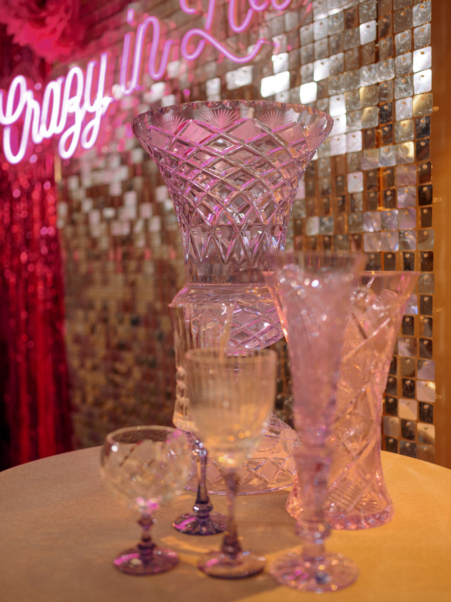 Привет, Барби! «Ключ-Медиа» буйство розового и игристого пропустить ни в коем случае не мог, поэтому, вооружившись розовым аксессуаром, посетил интеллектуальный праздничный киноужин по фильму «Барби» от эксперта по протоколу и этикету Натальи Старжинской и напитался мыслями о вечном на неделю вперед.