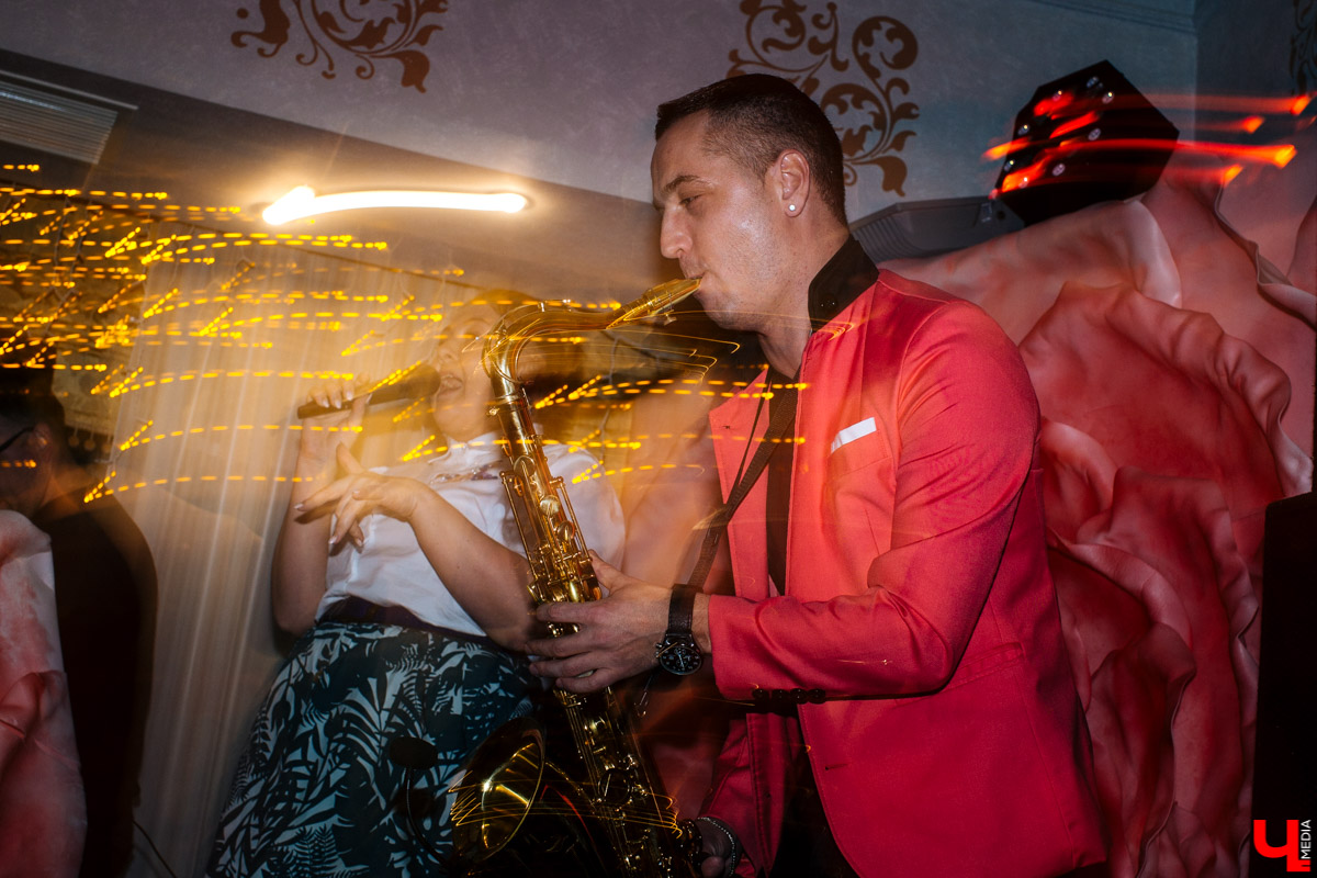 Спрос на новогодние корпоративы возвращается на допандемийный уровень. Отмечать праздник в кругу коллег планируют больше компаний, чем в прошлом году. Бронировать удобные даты во Владимире начали уже сейчас.