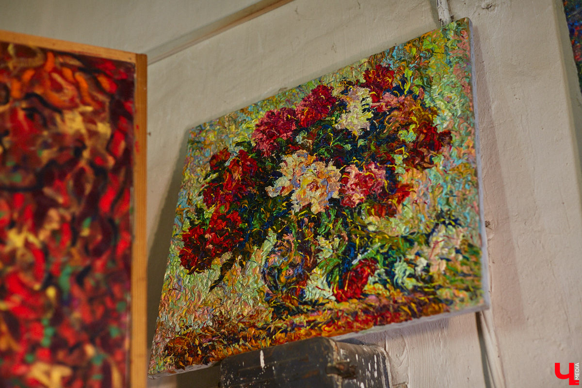 Знакомьтесь, импровизионизм. Нет-нет, мы не ошиблись и написали верно. Так называется стиль живописи, созданный владимирским художником. Работы Сергея Игнатова признаны во всем мире: выигрывают награды, выставляются за рубежом, продаются в частные коллекции за десятки тысяч евро. «Ключ-Медиа» заглянул в святая святых — мастерскую автора, чтобы приобщиться к прекрасному.