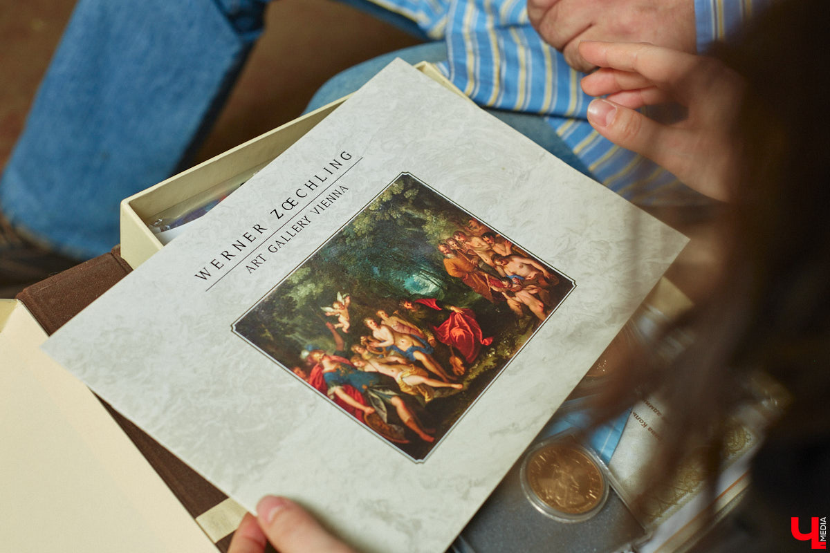 Знакомьтесь, импровизионизм. Нет-нет, мы не ошиблись и написали верно. Так называется стиль живописи, созданный владимирским художником. Работы Сергея Игнатова признаны во всем мире: выигрывают награды, выставляются за рубежом, продаются в частные коллекции за десятки тысяч евро. «Ключ-Медиа» заглянул в святая святых — мастерскую автора, чтобы приобщиться к прекрасному.