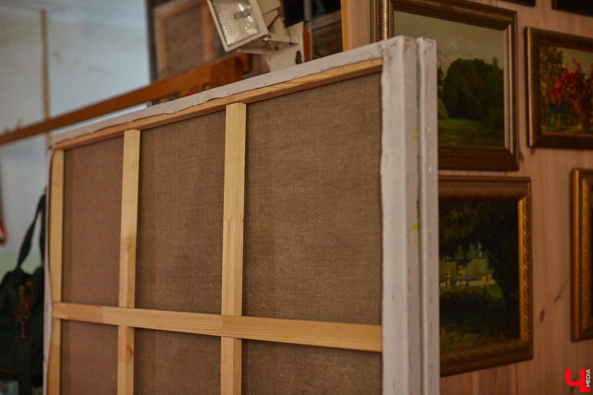 Знакомьтесь, импровизионизм. Нет-нет, мы не ошиблись и написали верно. Так называется стиль живописи, созданный владимирским художником. Работы Сергея Игнатова признаны во всем мире: выигрывают награды, выставляются за рубежом, продаются в частные коллекции за десятки тысяч евро. «Ключ-Медиа» заглянул в святая святых — мастерскую автора, чтобы приобщиться к прекрасному.