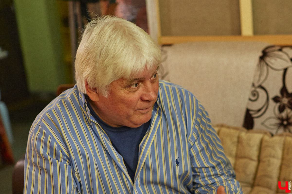 Знакомьтесь, импровизионизм. Нет-нет, мы не ошиблись и написали верно. Так называется стиль живописи, созданный владимирским художником. Работы Сергея Игнатова признаны во всем мире: выигрывают награды, выставляются за рубежом, продаются в частные коллекции за десятки тысяч евро. «Ключ-Медиа» заглянул в святая святых — мастерскую автора, чтобы приобщиться к прекрасному.