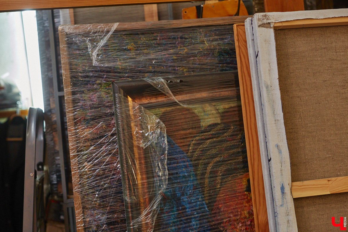 Знакомьтесь, импровизионизм. Нет-нет, мы не ошиблись и написали верно. Так называется стиль живописи, созданный владимирским художником. Работы Сергея Игнатова признаны во всем мире: выигрывают награды, выставляются за рубежом, продаются в частные коллекции за десятки тысяч евро. «Ключ-Медиа» заглянул в святая святых — мастерскую автора, чтобы приобщиться к прекрасному.