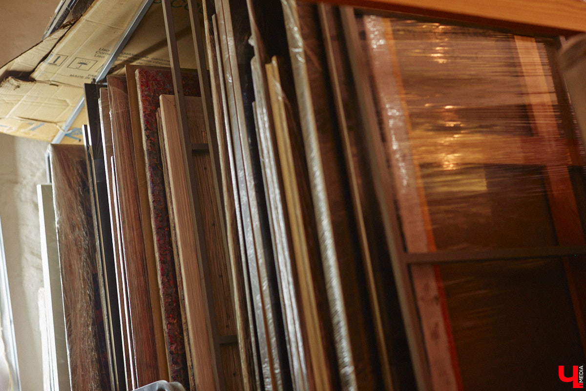 Знакомьтесь, импровизионизм. Нет-нет, мы не ошиблись и написали верно. Так называется стиль живописи, созданный владимирским художником. Работы Сергея Игнатова признаны во всем мире: выигрывают награды, выставляются за рубежом, продаются в частные коллекции за десятки тысяч евро. «Ключ-Медиа» заглянул в святая святых — мастерскую автора, чтобы приобщиться к прекрасному.