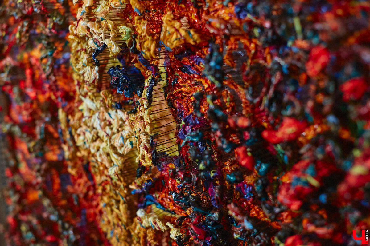 Знакомьтесь, импровизионизм. Нет-нет, мы не ошиблись и написали верно. Так называется стиль живописи, созданный владимирским художником. Работы Сергея Игнатова признаны во всем мире: выигрывают награды, выставляются за рубежом, продаются в частные коллекции за десятки тысяч евро. «Ключ-Медиа» заглянул в святая святых — мастерскую автора, чтобы приобщиться к прекрасному.