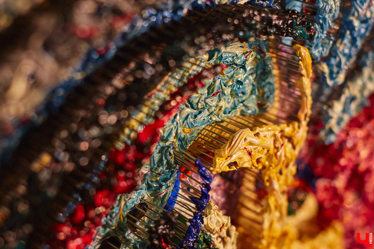 Знакомьтесь, импровизионизм. Нет-нет, мы не ошиблись и написали верно. Так называется стиль живописи, созданный владимирским художником. Работы Сергея Игнатова признаны во всем мире: выигрывают награды, выставляются за рубежом, продаются в частные коллекции за десятки тысяч евро. «Ключ-Медиа» заглянул в святая святых — мастерскую автора, чтобы приобщиться к прекрасному.