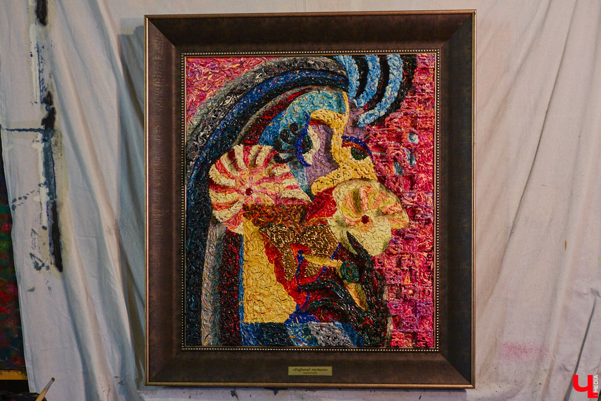 Знакомьтесь, импровизионизм. Нет-нет, мы не ошиблись и написали верно. Так называется стиль живописи, созданный владимирским художником. Работы Сергея Игнатова признаны во всем мире: выигрывают награды, выставляются за рубежом, продаются в частные коллекции за десятки тысяч евро. «Ключ-Медиа» заглянул в святая святых — мастерскую автора, чтобы приобщиться к прекрасному.