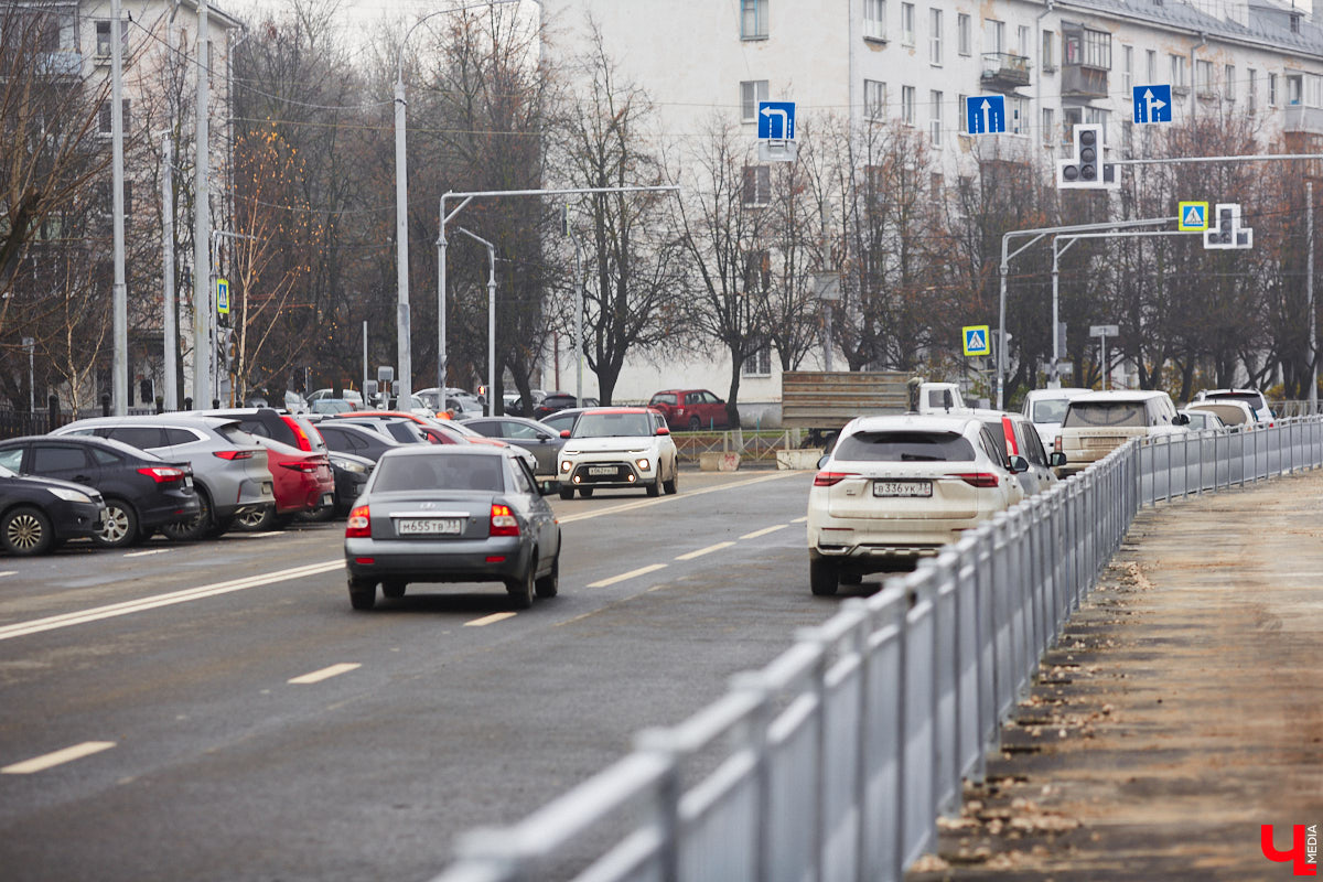Дорожники наконец-то определились со сроками открытия Рпенского проезда. Приятный сюрприз жителей областного центра ждет уже в ближайшее время. Трасса готова на 90 %, осталось замкнуть ее со стороны улицы Юбилейной, где на днях снесли последний жилой дом. «Ключ-Медиа» прогулялся по большой стройке.