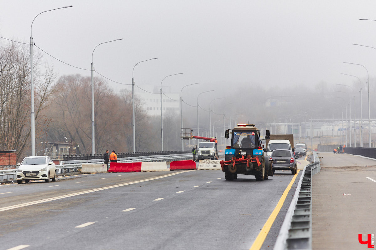 Дорожники наконец-то определились со сроками открытия Рпенского проезда. Приятный сюрприз жителей областного центра ждет уже в ближайшее время. Трасса готова на 90 %, осталось замкнуть ее со стороны улицы Юбилейной, где на днях снесли последний жилой дом. «Ключ-Медиа» прогулялся по большой стройке.