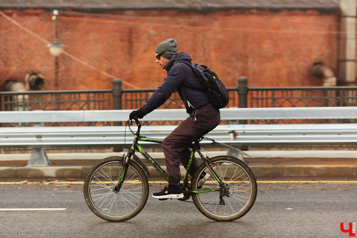 Дорожники наконец-то определились со сроками открытия Рпенского проезда. Приятный сюрприз жителей областного центра ждет уже в ближайшее время. Трасса готова на 90 %, осталось замкнуть ее со стороны улицы Юбилейной, где на днях снесли последний жилой дом. «Ключ-Медиа» прогулялся по большой стройке.