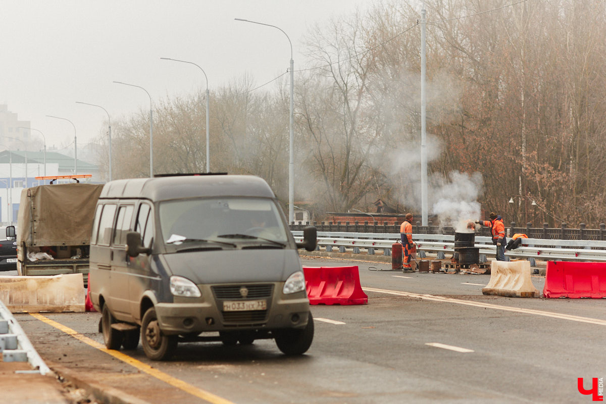Дорожники наконец-то определились со сроками открытия Рпенского проезда. Приятный сюрприз жителей областного центра ждет уже в ближайшее время. Трасса готова на 90 %, осталось замкнуть ее со стороны улицы Юбилейной, где на днях снесли последний жилой дом. «Ключ-Медиа» прогулялся по большой стройке.