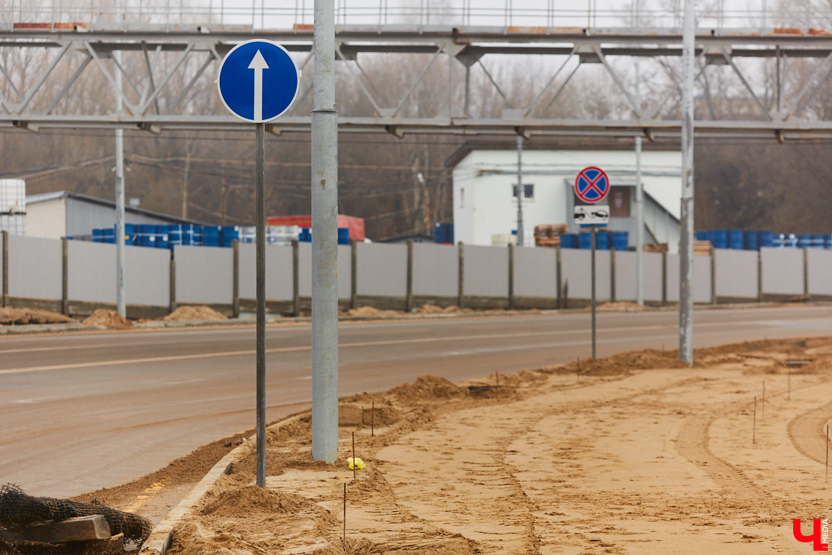 Дорожники наконец-то определились со сроками открытия Рпенского проезда. Приятный сюрприз жителей областного центра ждет уже в ближайшее время. Трасса готова на 90 %, осталось замкнуть ее со стороны улицы Юбилейной, где на днях снесли последний жилой дом. «Ключ-Медиа» прогулялся по большой стройке.